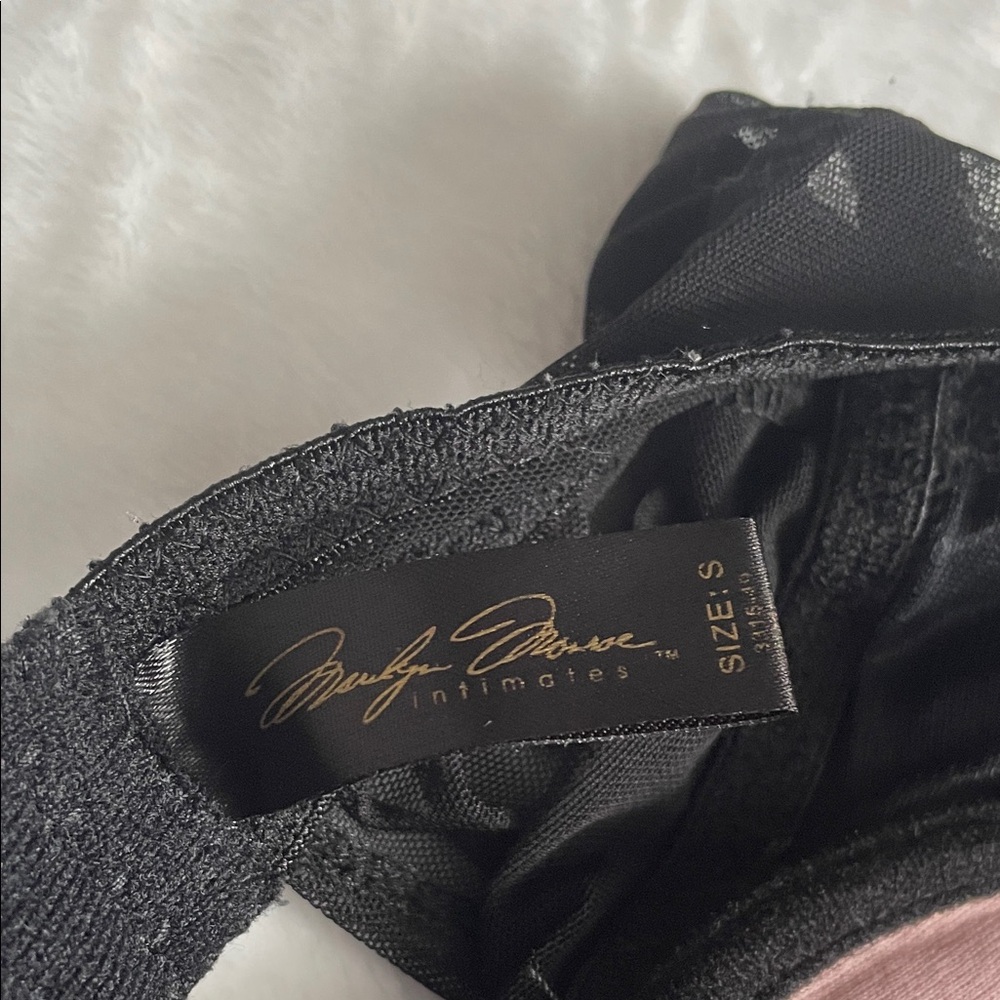 Marilyn Monroe Intimates Black Lace Halter Lingerie - Picture 3 of 16